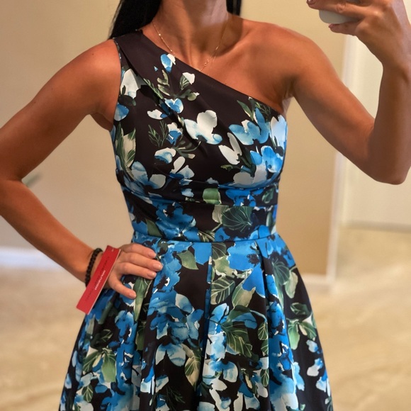 Carmen Marc Valvo One Shoulder Floral Evening Gown - Picture 8 of 15